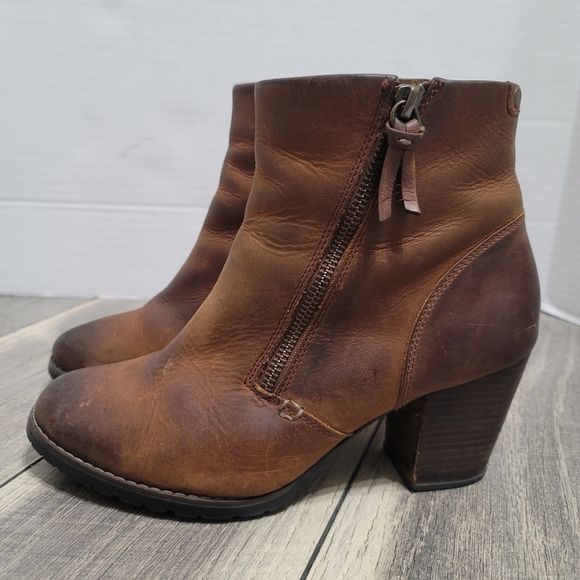 Clark's Indigo Brown Oil-rubbed Leather Ankle Booties Chunky Block Heel Size 8.5 - Picture 1 of 16